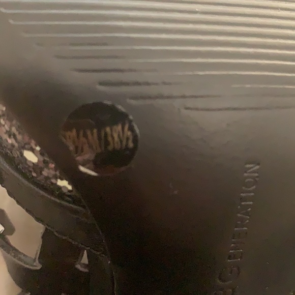 Look like Valentino 💗 - Picture 6 of 6